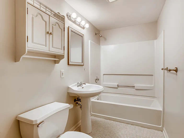 1302 W State St #1N — Photo 10