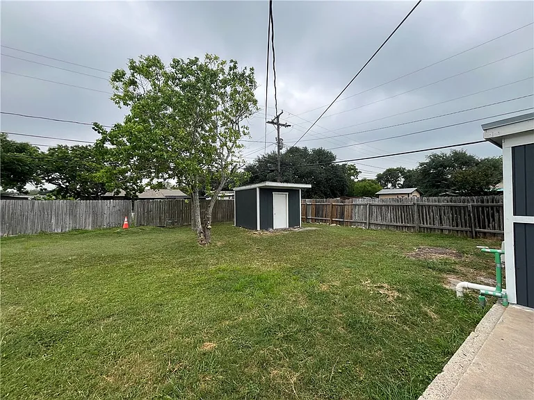 4801 Lansdown Dr — Photo 22