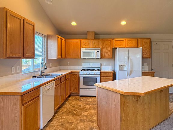 5th image of 2641 Hoodoo Dr NW