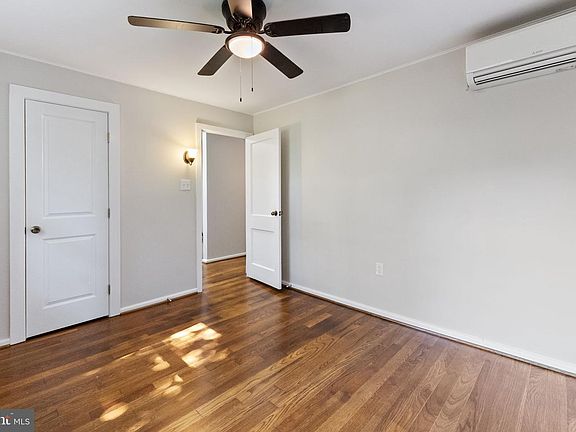 5th image of 20 Hillside Rd Unit L