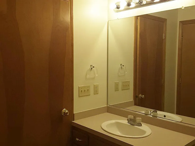 216 Stonewall Ct — Photo 12