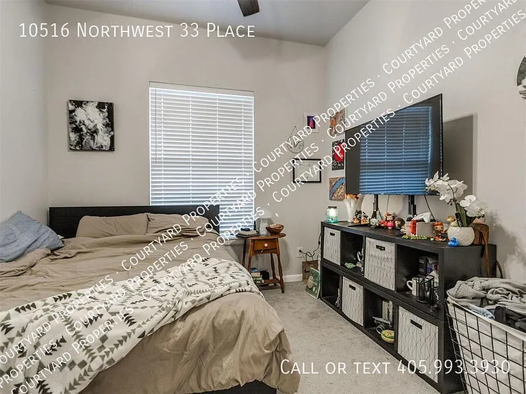 10516 NW 33rd Pl — Photo 11