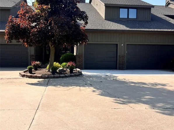 9836 Hawthorne Glen Dr, Grosse Ile, MI 48138