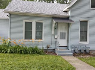 902 N Center St APT 2, Bloomington, IL 61701