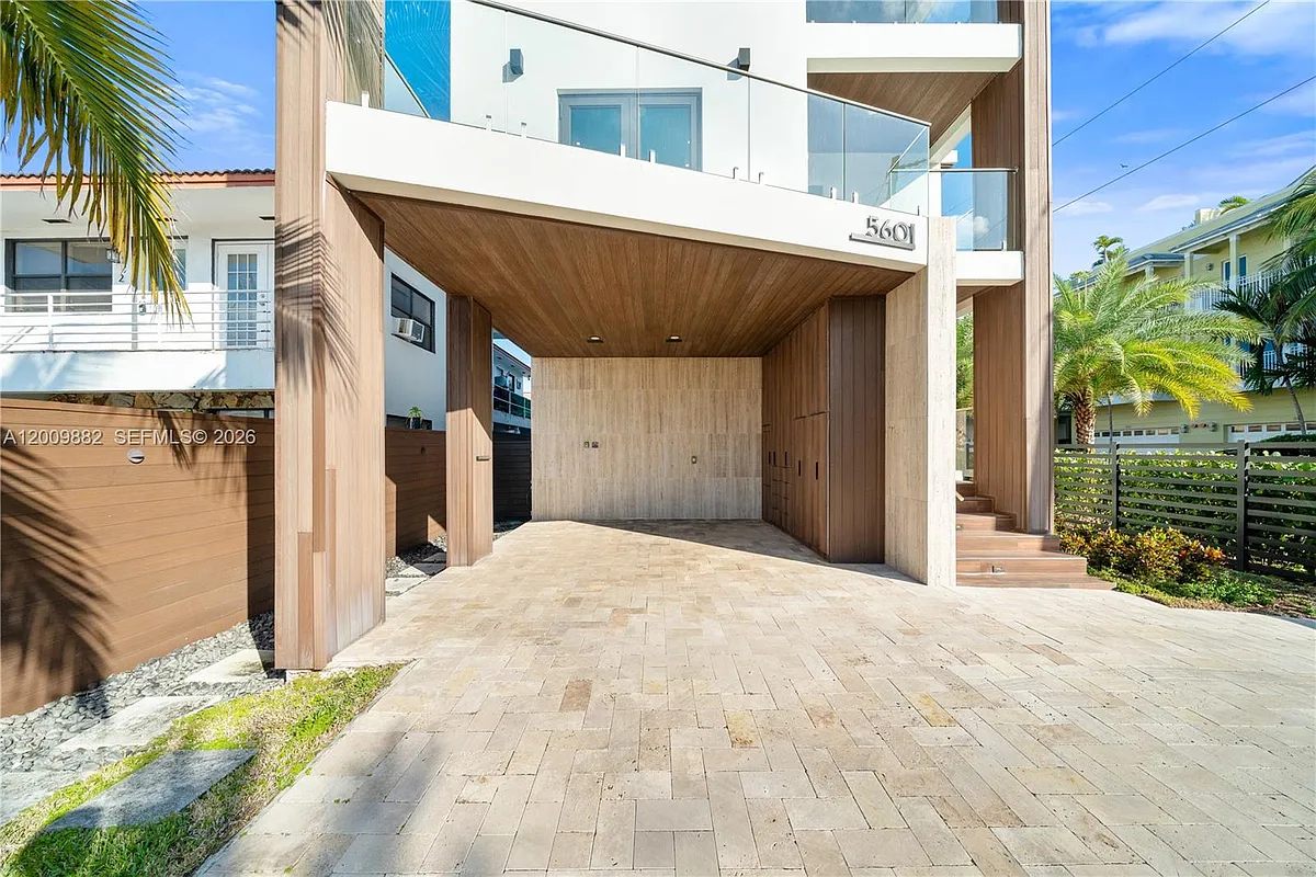 Building Photo - 5601 N Ocean Dr