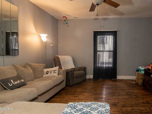 4th image of 2035 Denwood Ave SW
