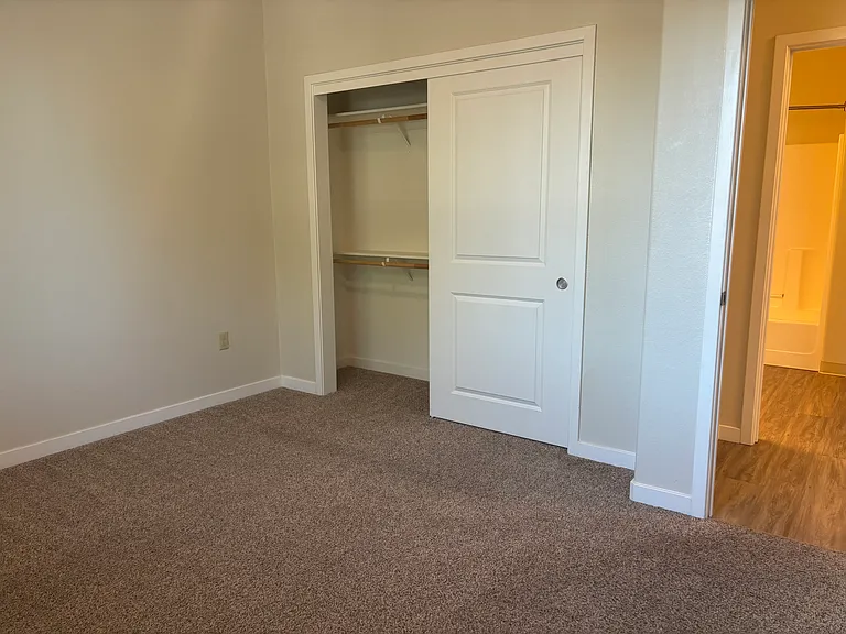 699 S Cloverdale Blvd — Photo 5
