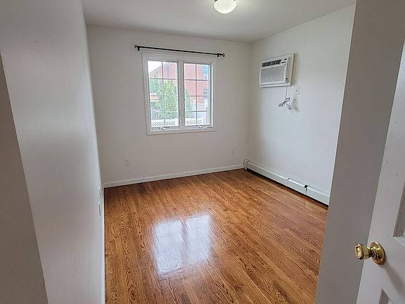 5th image of 14948 23rd Ave Floor 1