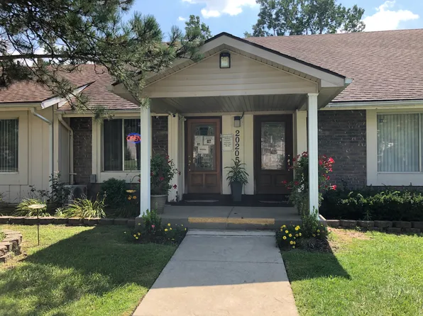 Brownstown Square Apartments, 20205 Telegraph Rd #201, Romulus, MI 48174