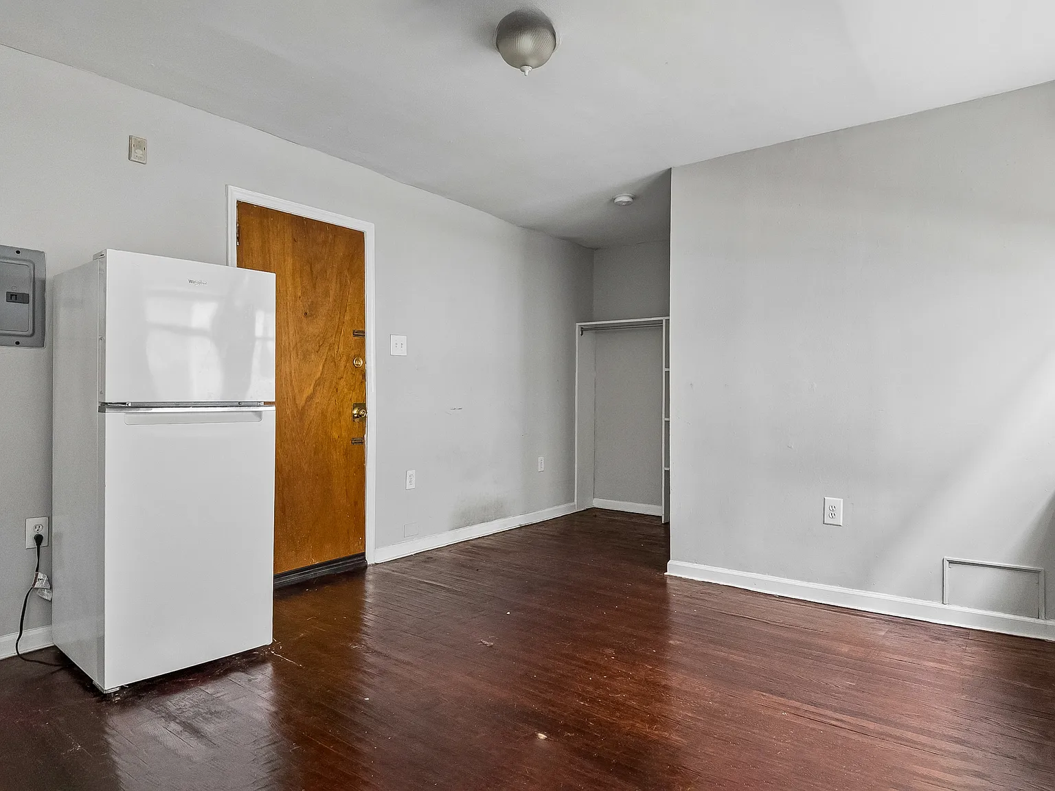 Studio, $890 — Photo 3