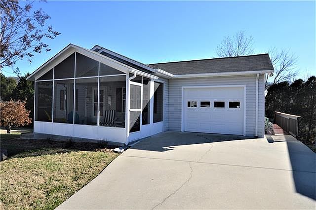1st image of 214 Summerfield Ct NE