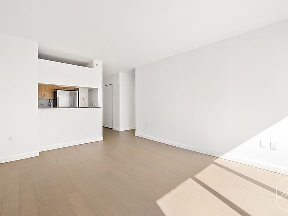 3rd image of 561 10th Ave APT 31F