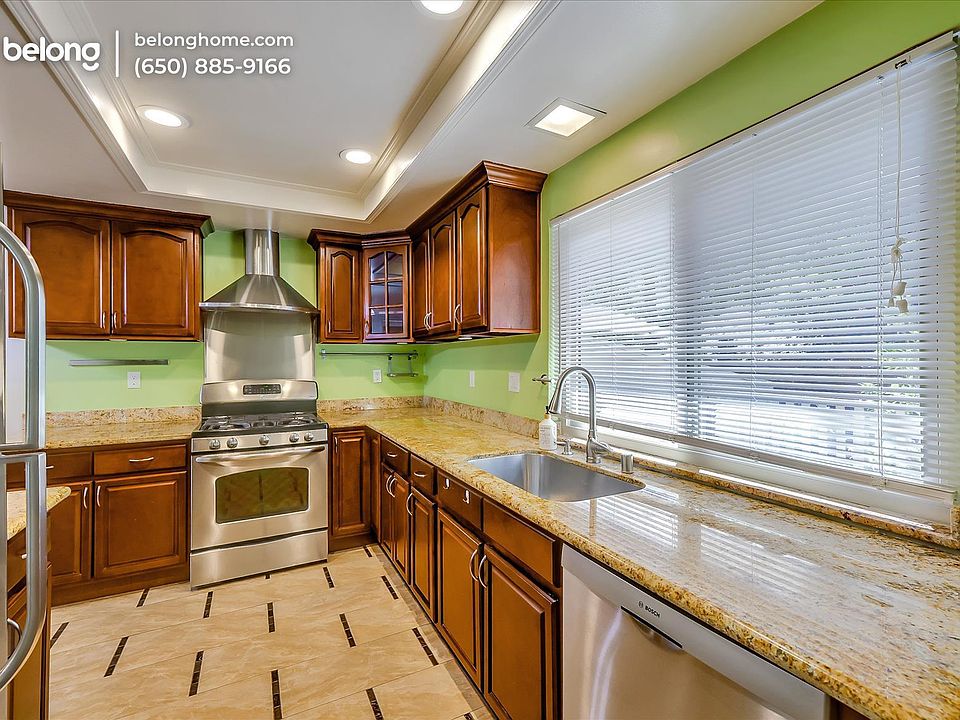 1st image of 18 Lyonridge Ln