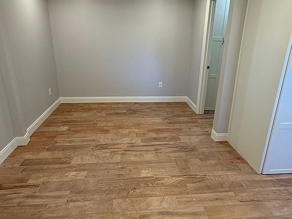 4th image of 2523 7th Ave #B