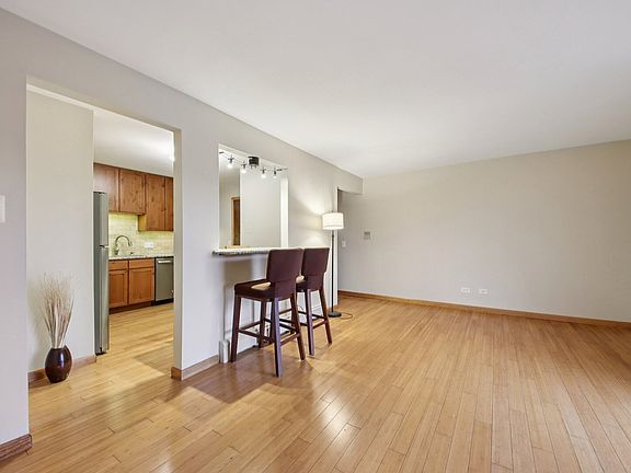 5th image of 2419 Ogden Ave APT 9