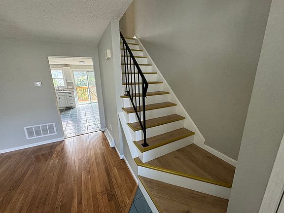 3rd image of 419 Chelmsford St #6
