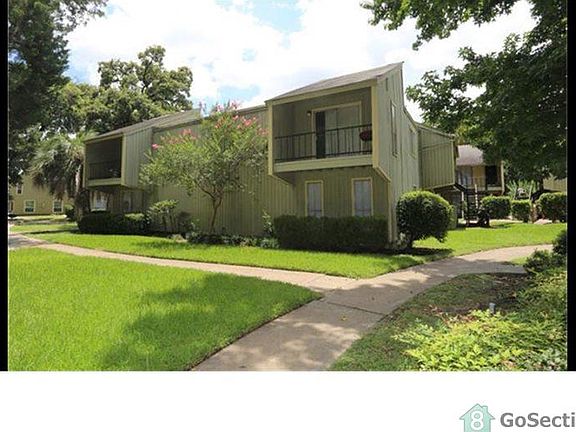 4th image of 5625 Antoine Dr #1605