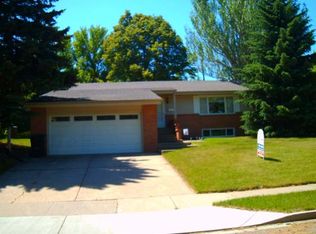 1124 Pioneer Dr, Bismarck, ND 58501