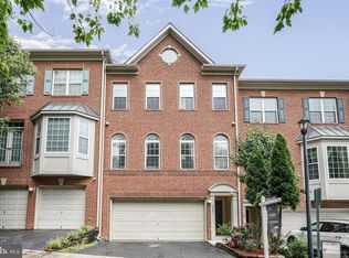 440 Clayton Ln, Alexandria, VA 22304