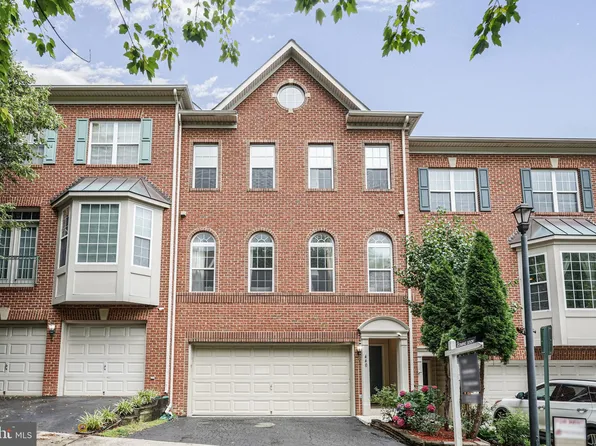 440 Clayton Ln, Alexandria, VA 22304