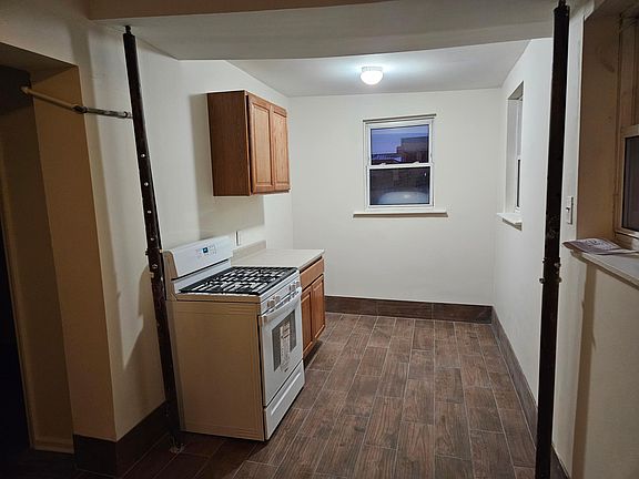 3rd image of 303 Bradley Ave Floor 1