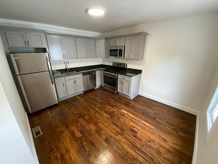 131 Bristol St #1 — Photo 8