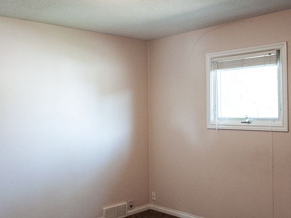 5th image of 5013 43rd Ave