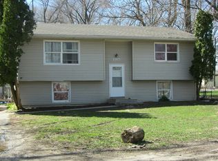 1915 Spring View St, Waterloo, IA 50707