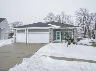 9418 Bellflower Ln, Norwalk, IA 50211