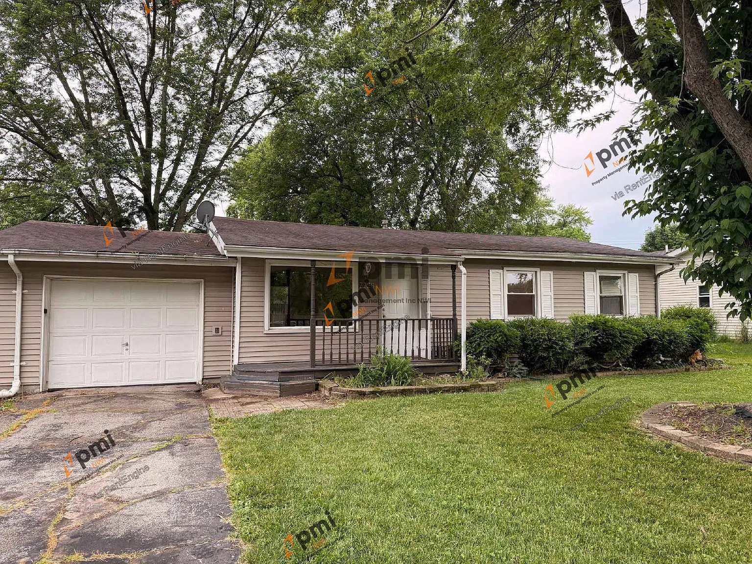 3 bed, 1.5 bath, 1008 sqft, $1,895 — Photo 2