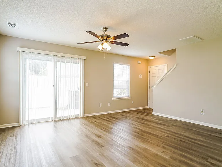 8145 Wesley Farm Dr — Photo 5