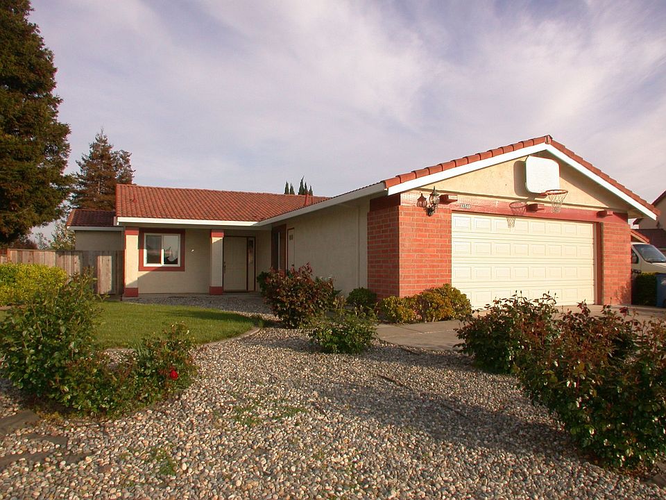 1st image of 32748 Bel Aire Ct
