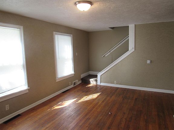 2nd image of 1917 Leer St
