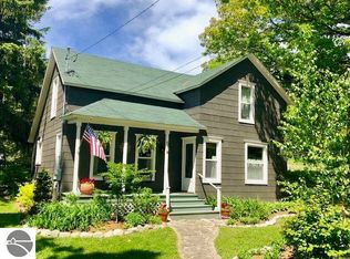 575 Bellows Ave, Frankfort, MI 49635