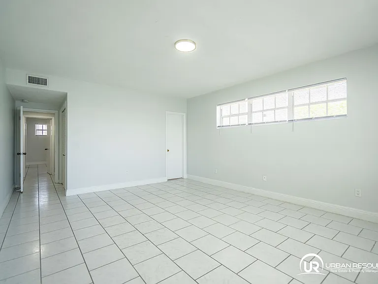 1940 Bay Dr #11 — Photo 23