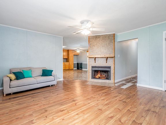 2nd image of 2517 N Amelia Ave
