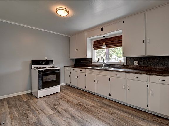 5th image of 230 5th St SW