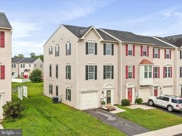 199 Tidewater Ter, Falling Waters, WV 25419