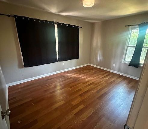 3rd image of 10104 Prince Dr