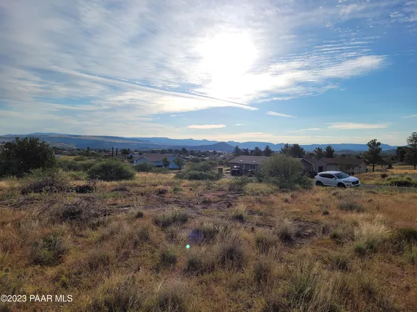 19976 E Longhorn Ln, Mayer, AZ 86333