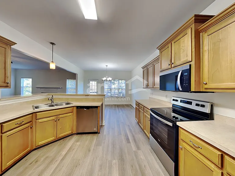 3004 Macon Ct — Photo 4