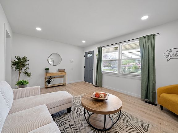 5th image of 222 Norris Dr