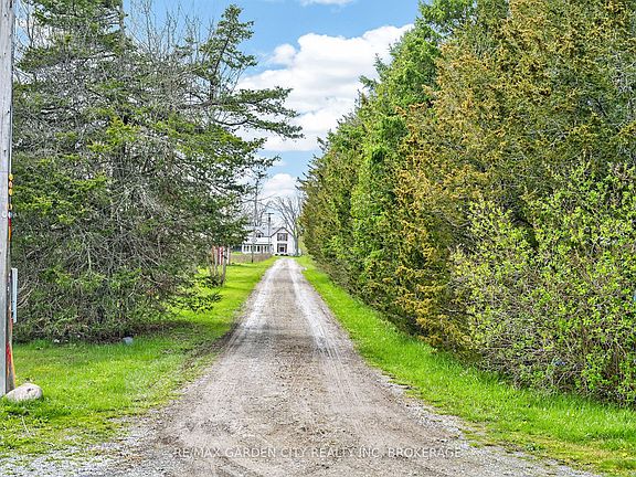 5th image of 732 Cedar Bay Rd W