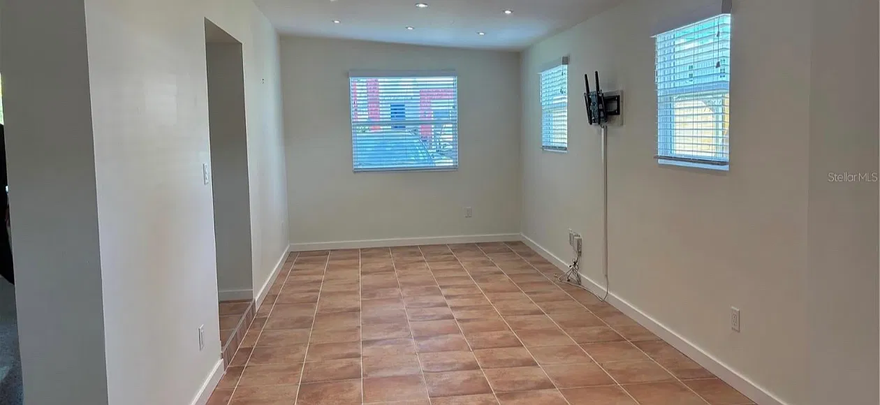 3 bed, 1302 sqft, $3,200 — Photo 4
