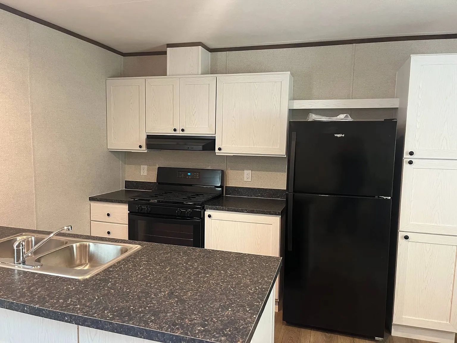1085 Spring Bay Rd — Photo 3