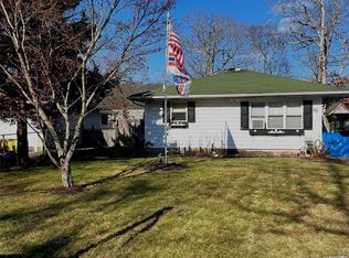 93 Baybright Dr E, Shirley, NY 11967