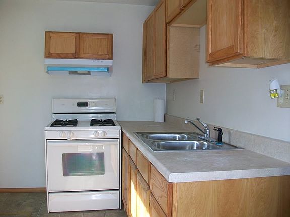 2nd image of 615 Thomas Ave N