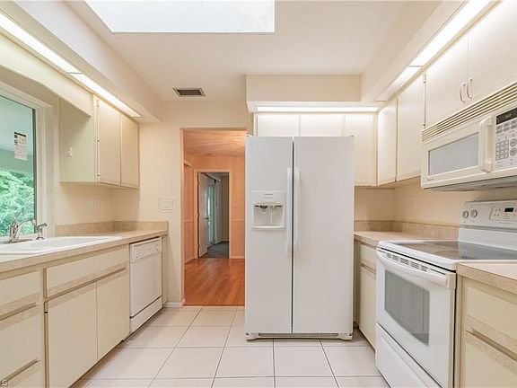 3rd image of 1251 Roswell Dr NW