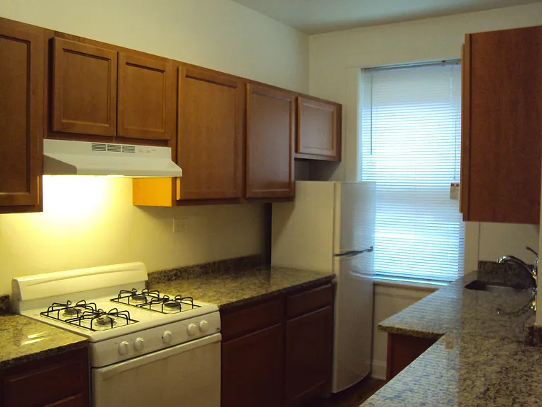 2 br walk in Kitchen
