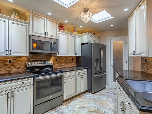 2nd image of 10154 W Hutton Dr